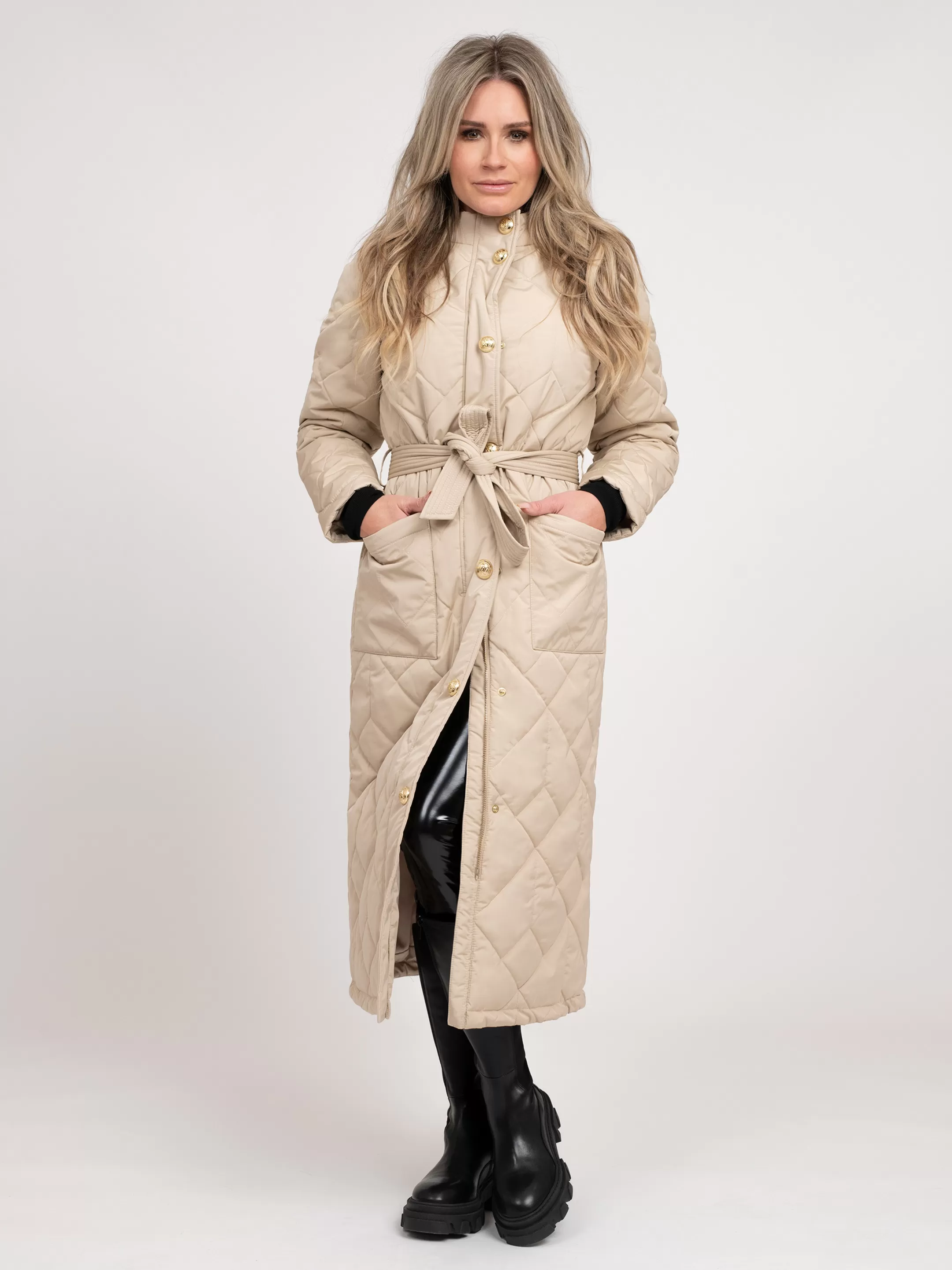 Hot NIKKIE Long Puffer coat with tie belt Hummus