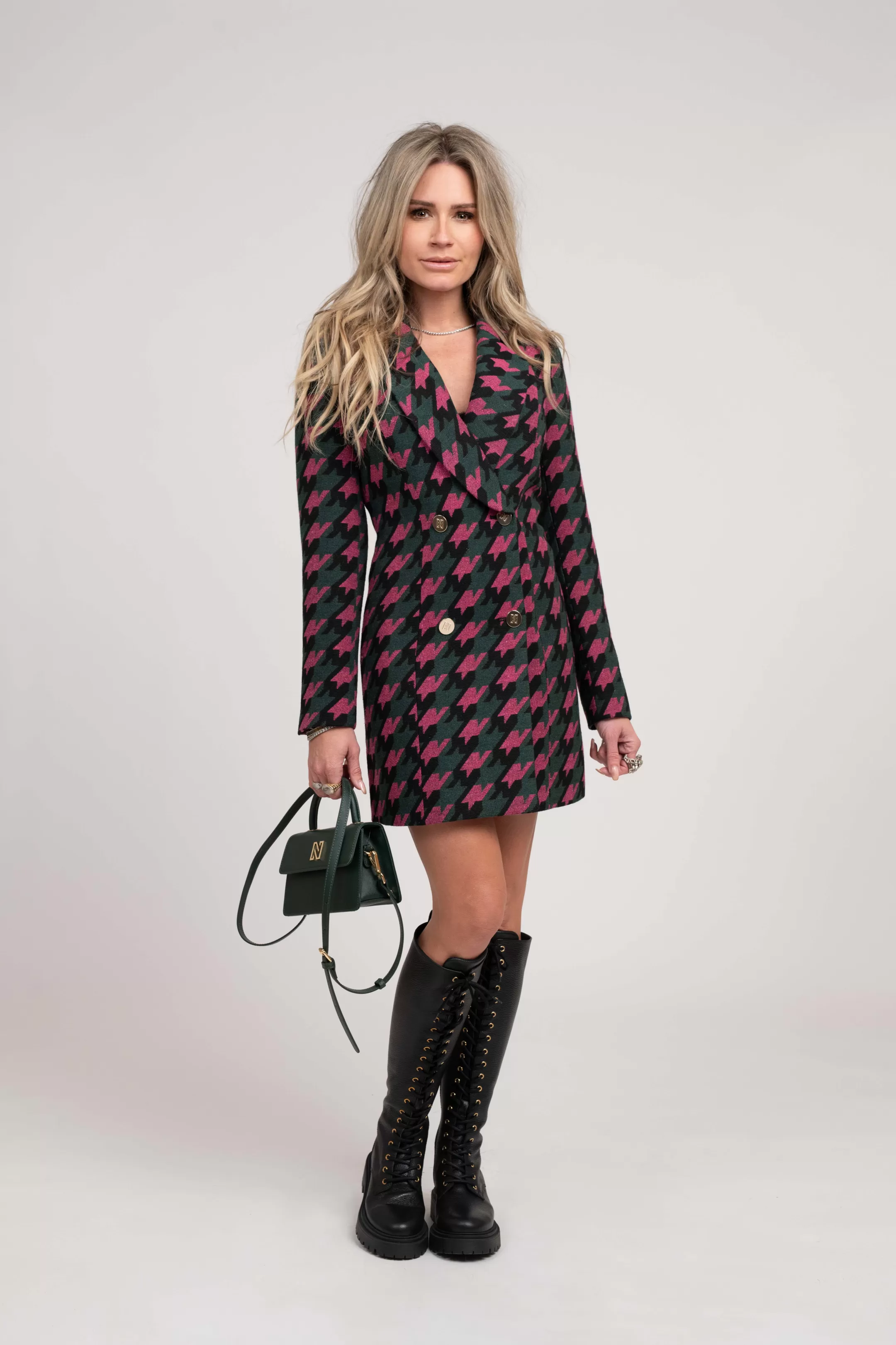Fashion NIKKIE Pied-de-poule blazer dress Black/Raspberry Rose